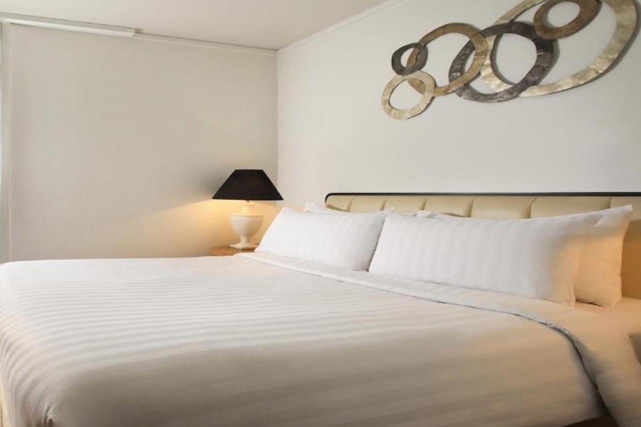 Oakwood Suites Kuningan Jakarta Exterior photo