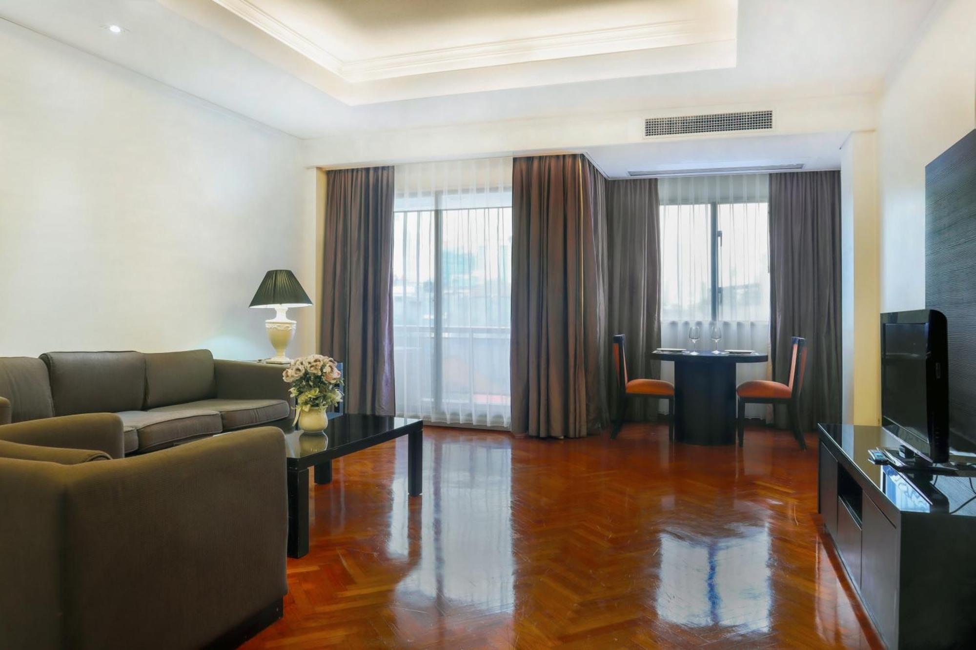 Oakwood Suites Kuningan Jakarta Exterior photo