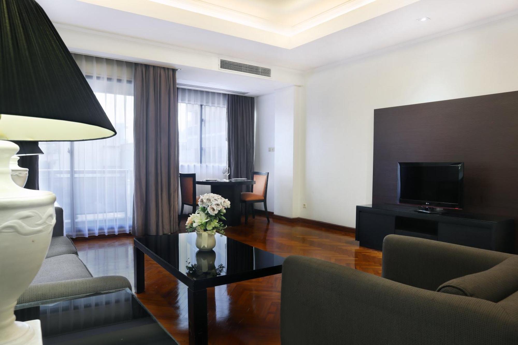 Oakwood Suites Kuningan Jakarta Exterior photo